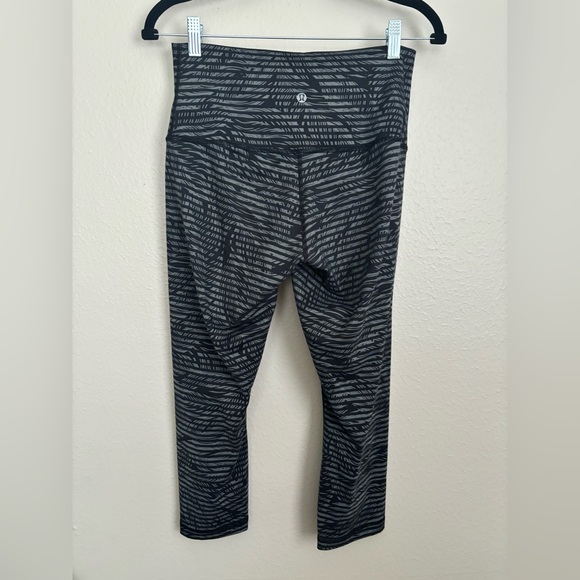 - Lululemon Wunder Under Cropped Leggings Grey 8 - Picture 7 of 7